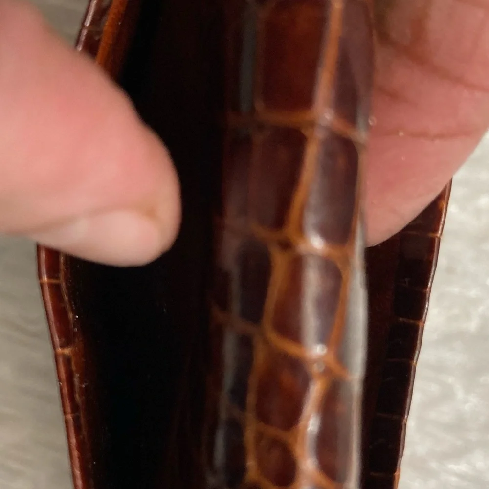 Alligator or crocodile leather wallet